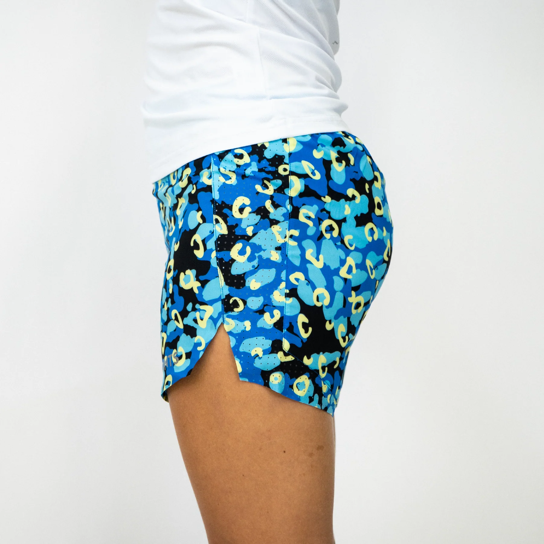 Womens Avigate 4" Mercy Short - Jag Camo Sea Foam - Image 3